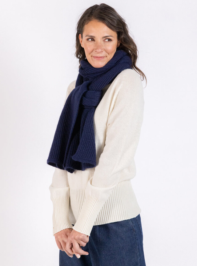 Maison Solfin - Echarpe douce et chaude en mohair bleu marine – U