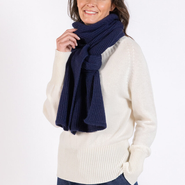 Maison Solfin - Echarpe douce et chaude en mohair bleu marine – U