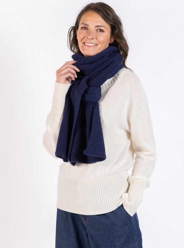 Maison Solfin - Echarpe douce et chaude en mohair bleu marine – U