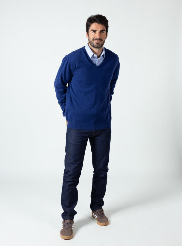 Maison Solfin - Pull homme col V en cachemire et laine bleu indigo – 5