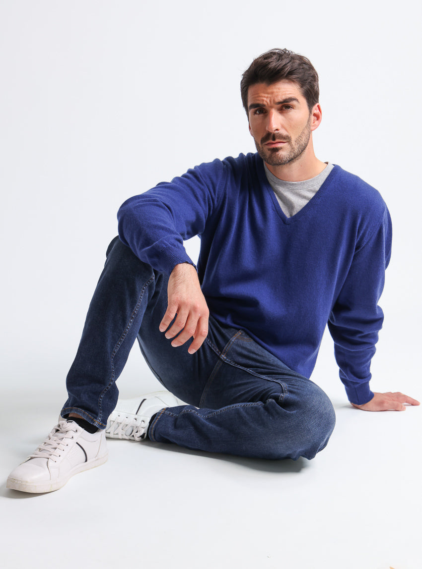 7611 bleu indigo pull 7 Maison Solfin - Pull homme col V en cachemire et laine bleu indigo – 5