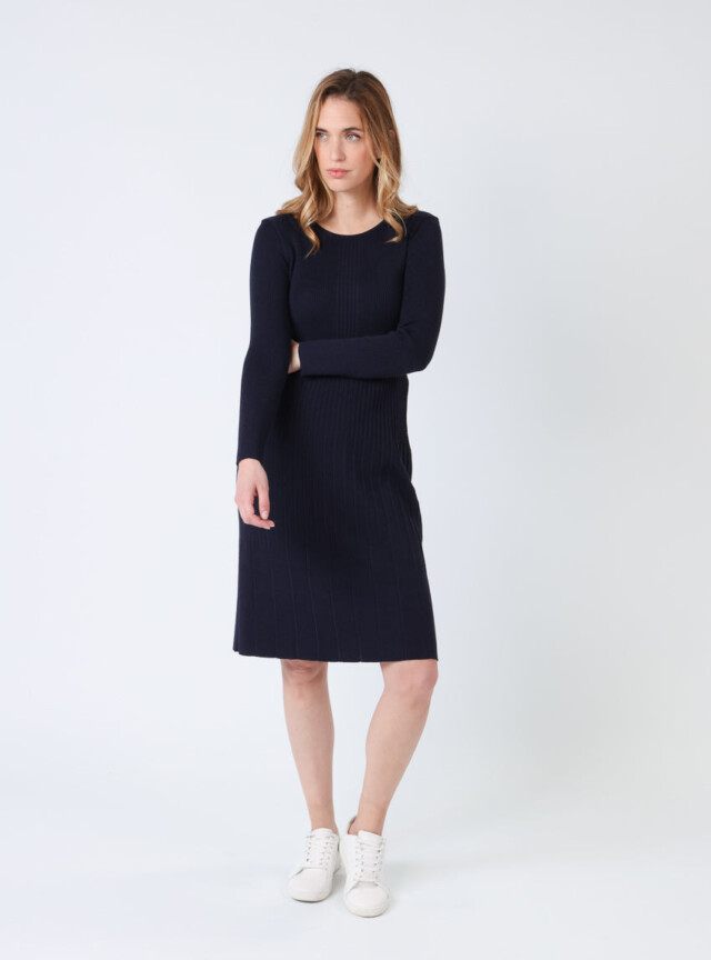 Robe femme plissée en laine bleu marine par la marque MAISON SOLFIN MAISON SOLFIN - Robe femme plissée en laine bleu marine