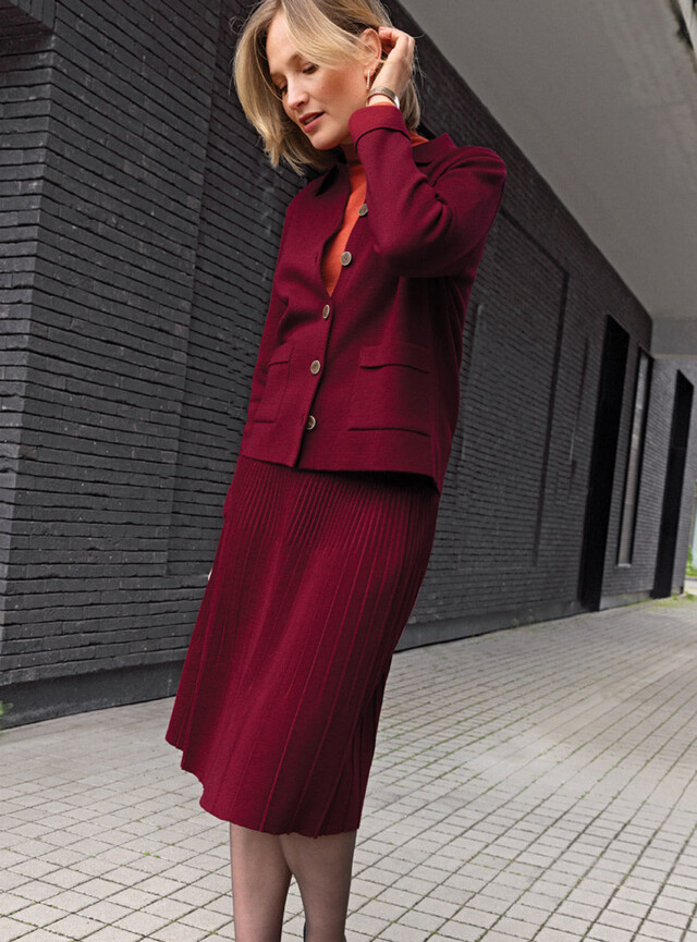 Maison Solfin - Jupe plissée midi en laine rouge bordeaux – 4