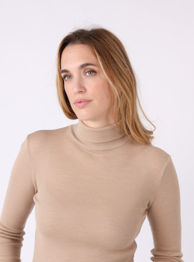 Maison Solfin - Pull chaussette col roulé laine et soie beige – 5