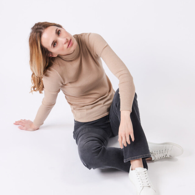 Maison Solfin - Pull chaussette col roulé laine et soie beige – 5