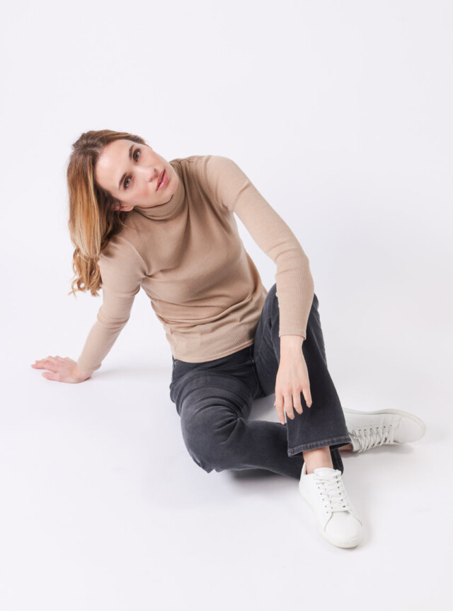 Maison Solfin - Pull chaussette col roulé laine et soie beige – 5
