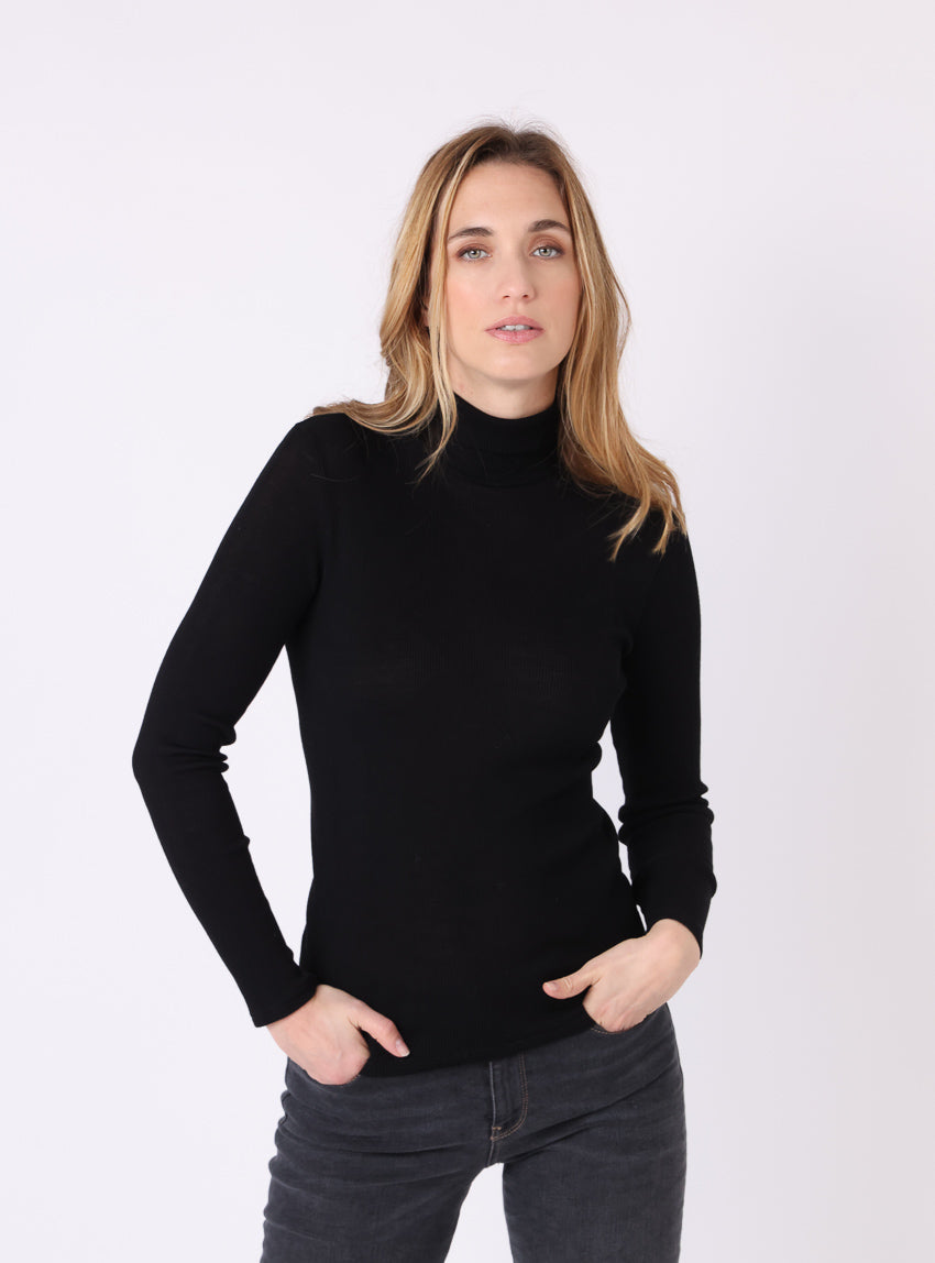 7651 noir pull 1 Maison Solfin - Pull chaussette col roulé laine et soie noir – 5
