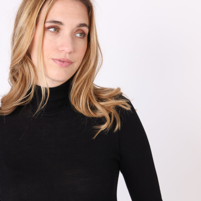 Maison Solfin - Pull chaussette col roulé laine et soie noir – 5