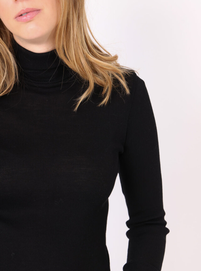 Maison Solfin - Pull chaussette col roulé laine et soie noir – 5