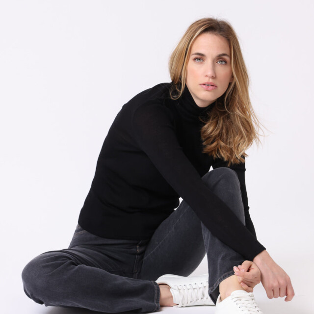 Maison Solfin - Pull chaussette col roulé laine et soie noir – 5