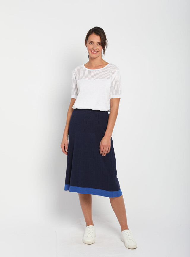 Jupe mi-longue plissée bleu marine par la marque MAISON SOLFIN MAISON SOLFIN - Jupe mi-longue plissée bleu marine
