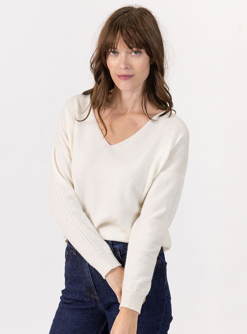 7713 blanc creme 11 Maison Solfin - Pull femme col V laine et cachemire blanc – 50