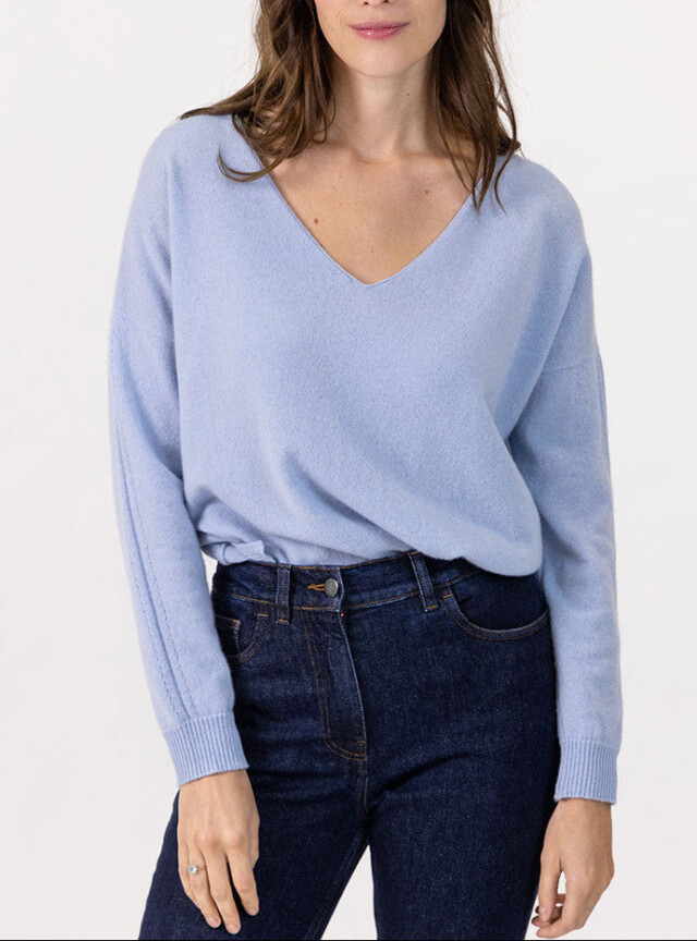 Pull femme col V laine et cachemire bleu par la marque MAISON SOLFIN MAISON SOLFIN - Pull femme col V laine et cachemire bleu