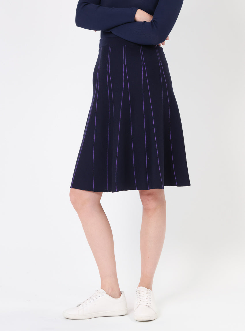 7756 bleu marine 5 Maison Solfin - Jupe plissée femme en laine bleu marine – 48