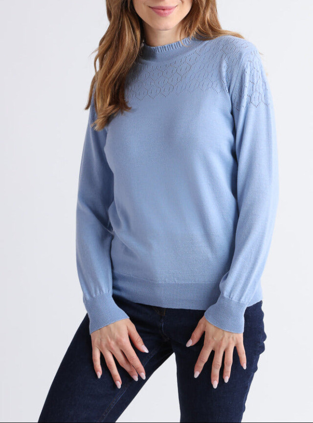 Pull femme col et maille fantaisie en laine mérinos bleu aster par la marque MAISON SOLFIN MAISON SOLFIN - Pull femme col et maille fantaisie en laine mérinos bleu aster