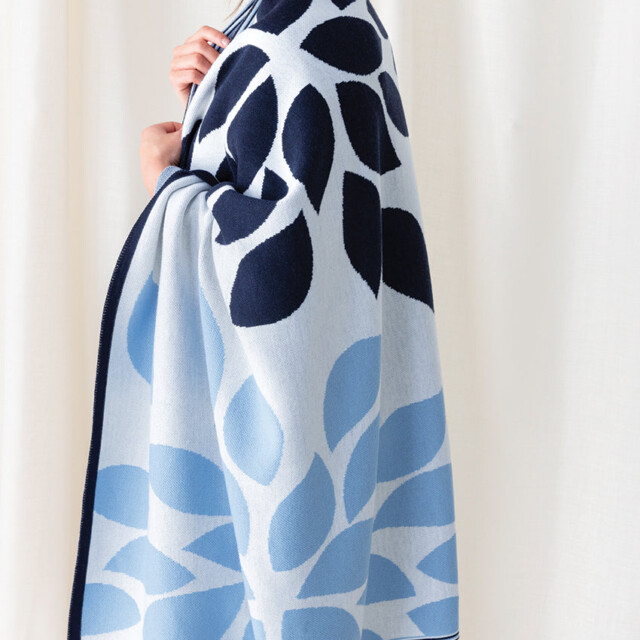 Maison Solfin - Plaid adulte en laine mérinos bleu – U