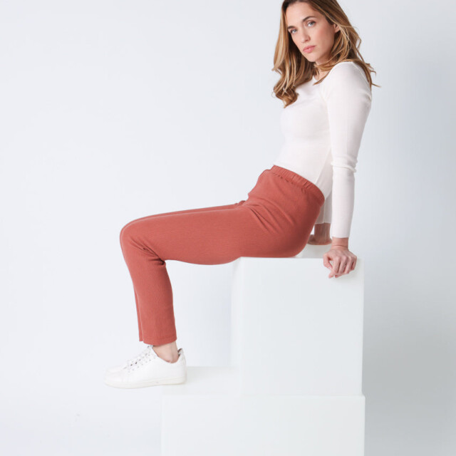 Maison Solfin - Pantalon femme en maille côtelée orange – 5