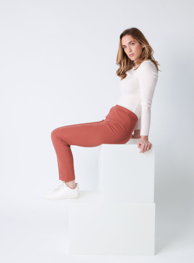 Maison Solfin - Pantalon femme en maille côtelée orange – 5