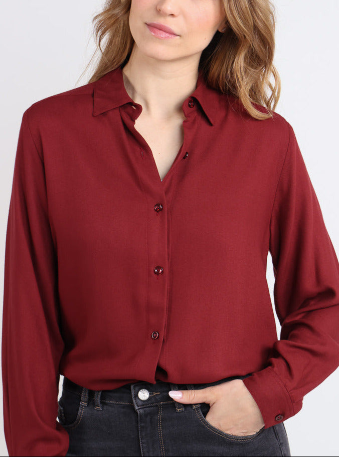 7796 rouge medoc 4 Maison Solfin - Chemisier femme en viscose rouge médoc – 46