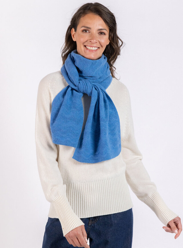 Echarpe en cachemire bleu par la marque MAISON SOLFIN MAISON SOLFIN - Echarpe en cachemire bleu