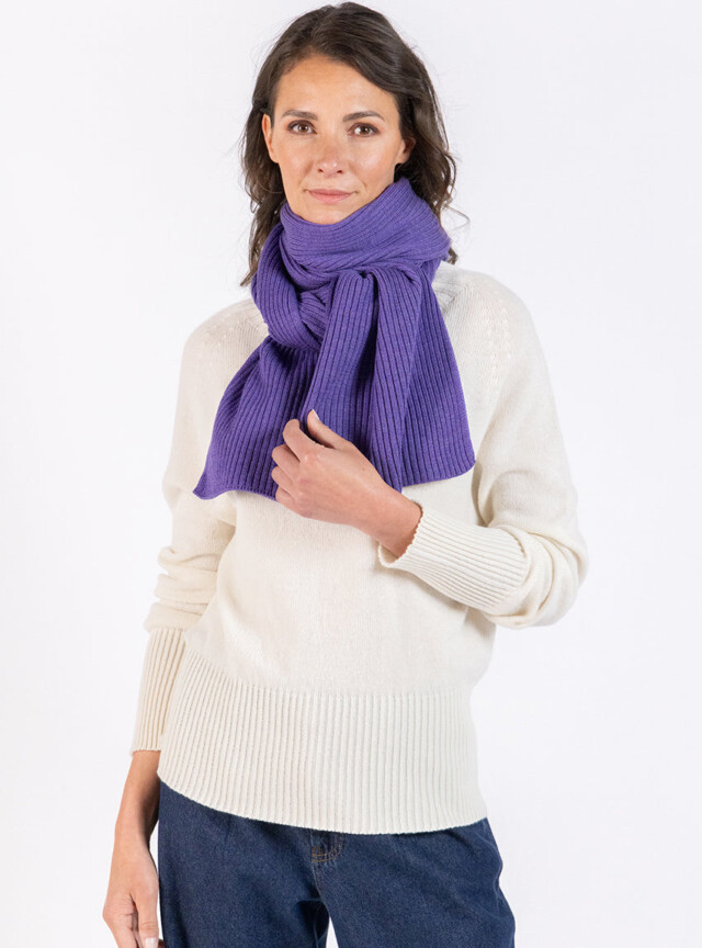 Echarpe en laine mérinos violet foncé par la marque MAISON SOLFIN MAISON SOLFIN - Echarpe en laine mérinos violet foncé