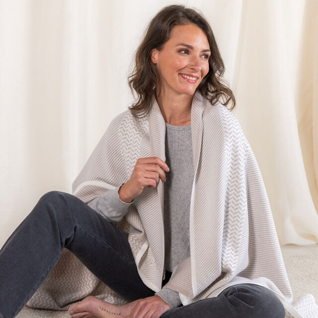 Maison Solfin - Plaid jacquard en laine mérinos beige – U