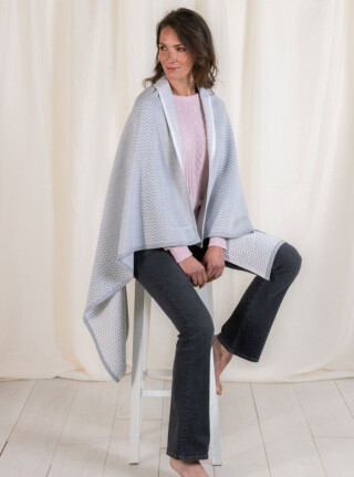 Plaid jacquard en laine mérinos gris par la marque MAISON SOLFIN MAISON SOLFIN - Plaid jacquard en laine mérinos gris