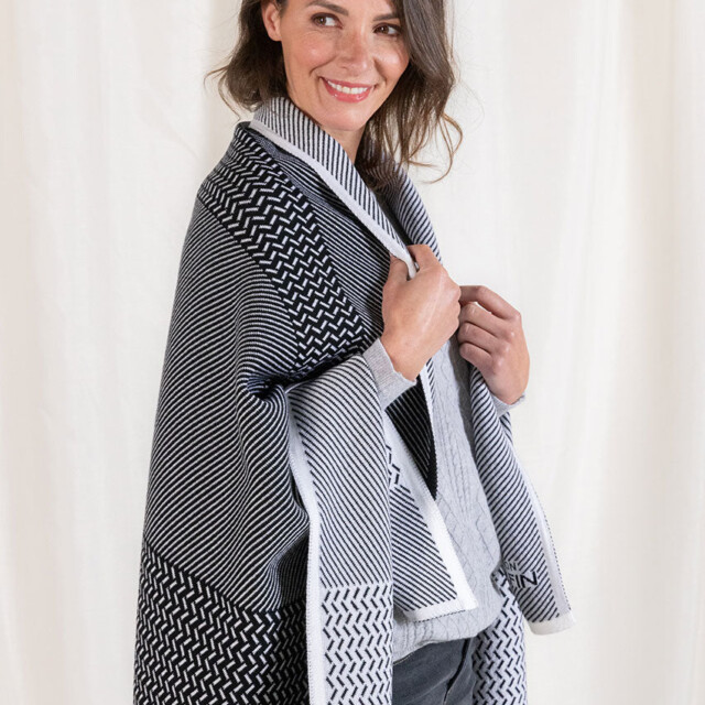 Maison Solfin - Plaid jacquard en laine mérinos noir – U