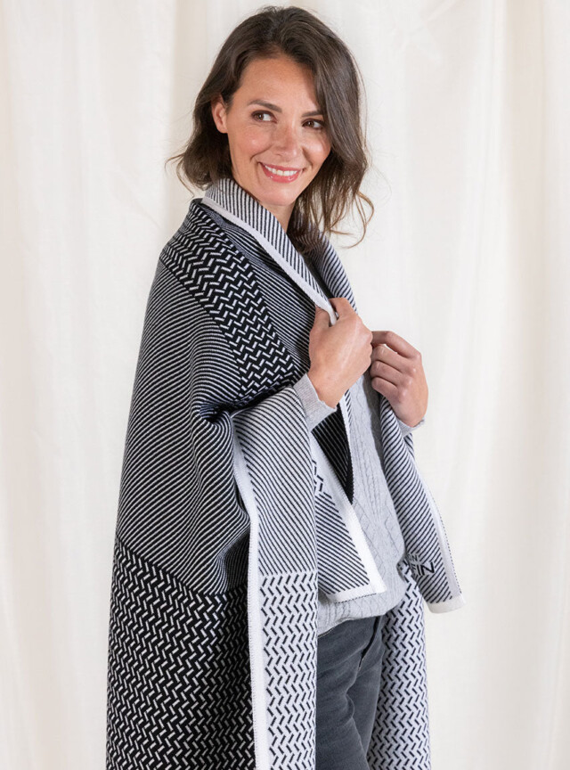 Maison Solfin - Plaid jacquard en laine mérinos noir – U