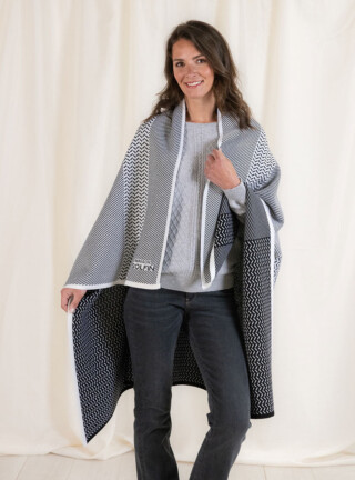Plaid jacquard en laine mérinos noir par la marque MAISON SOLFIN MAISON SOLFIN - Plaid jacquard en laine mérinos noir