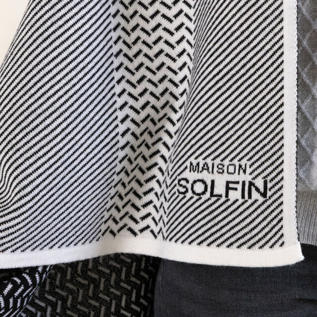 Maison Solfin - Plaid jacquard en laine mérinos noir – U