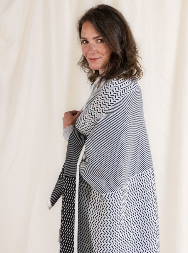 Maison Solfin - Plaid jacquard en laine mérinos noir – U