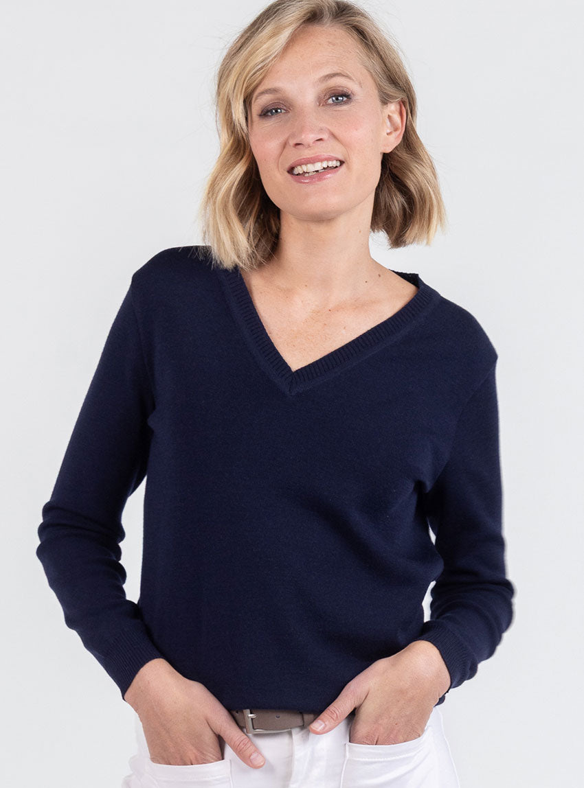 7835 MAR 2 pull col v femme laine merinos bleu marine Maison Solfin - Pull femme col V en laine bleu marine – 48