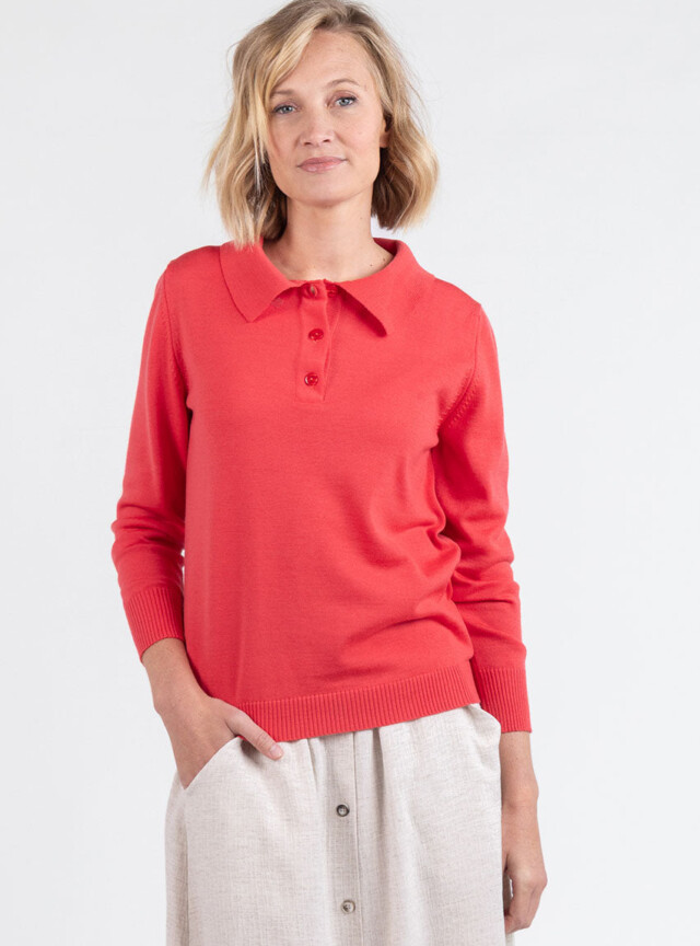 Pull femme col polo en laine rouge lumineux par la marque MAISON SOLFIN MAISON SOLFIN - Pull femme col polo en laine rouge lumineux