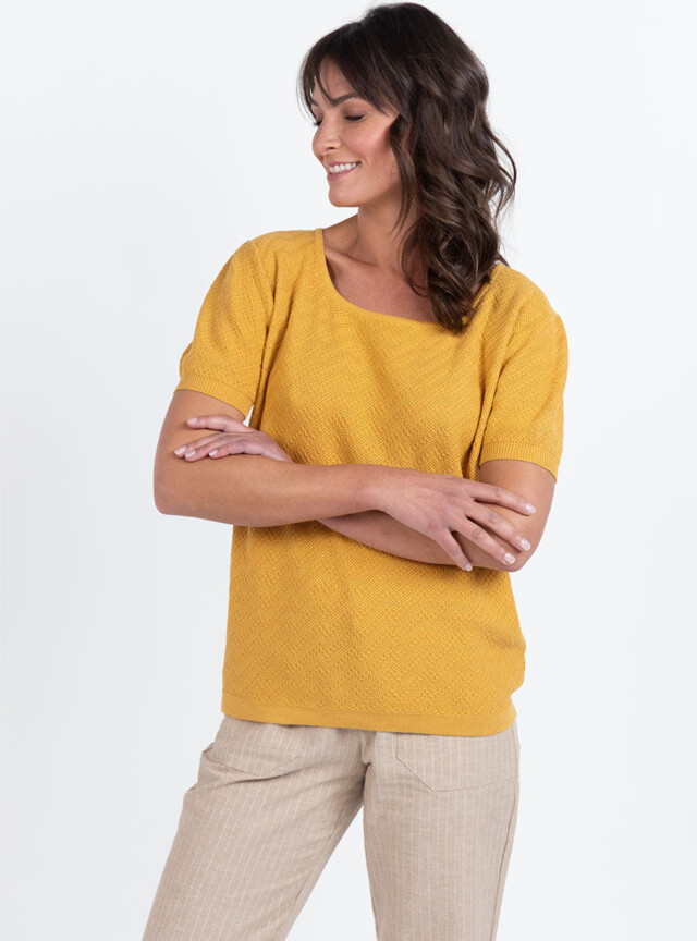 Pull femme manches courtes coton jaune safran par la marque MAISON SOLFIN MAISON SOLFIN - Pull femme manches courtes coton jaune safran