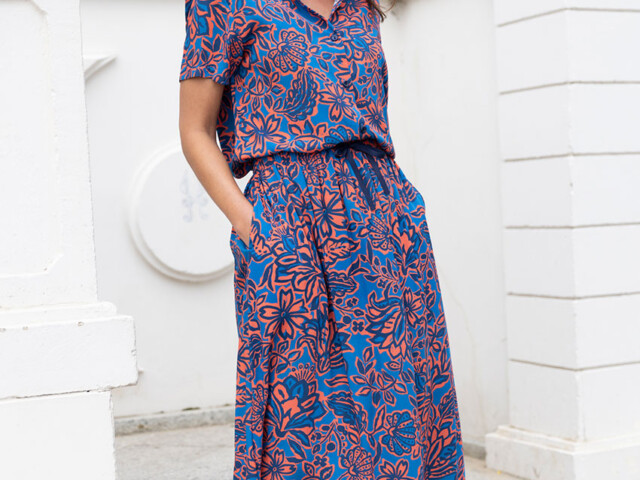7858 FBL 6 jupe ample femme viscose floral bleu 6adddbfd 3193 452f 9c9e 13afd893dec9 Maison Solfin - Jupe femme ample en viscose imprimé floral bleu – 4