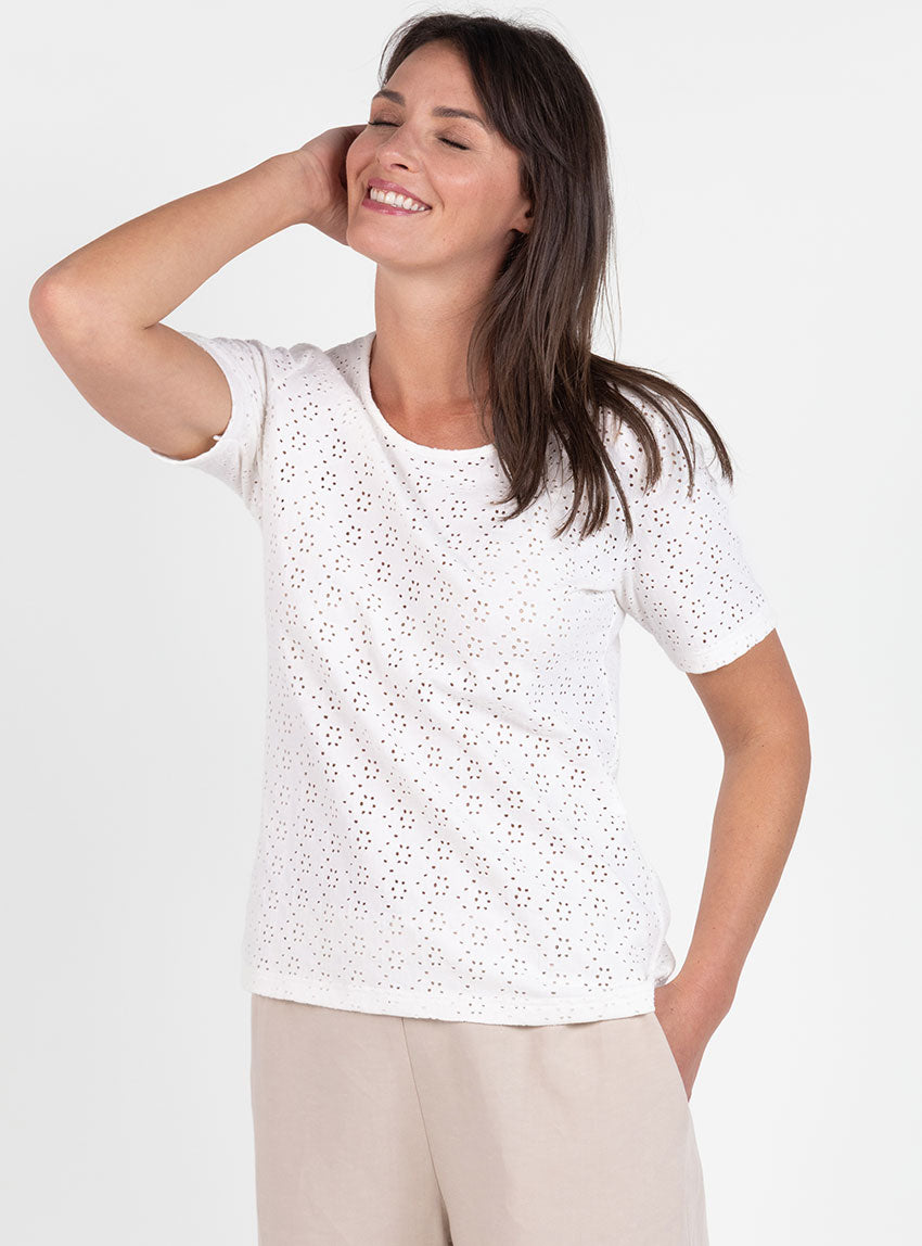 7876 CRM 7 tee shirt femme coton blanc creme Maison Solfin - Tee-shirt femme en maille ajourée coton blanc crème – 5