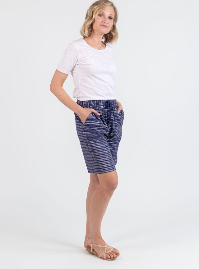 Maison Solfin - Bermuda femme fluide en viscose imprimée graphique bleu – 48