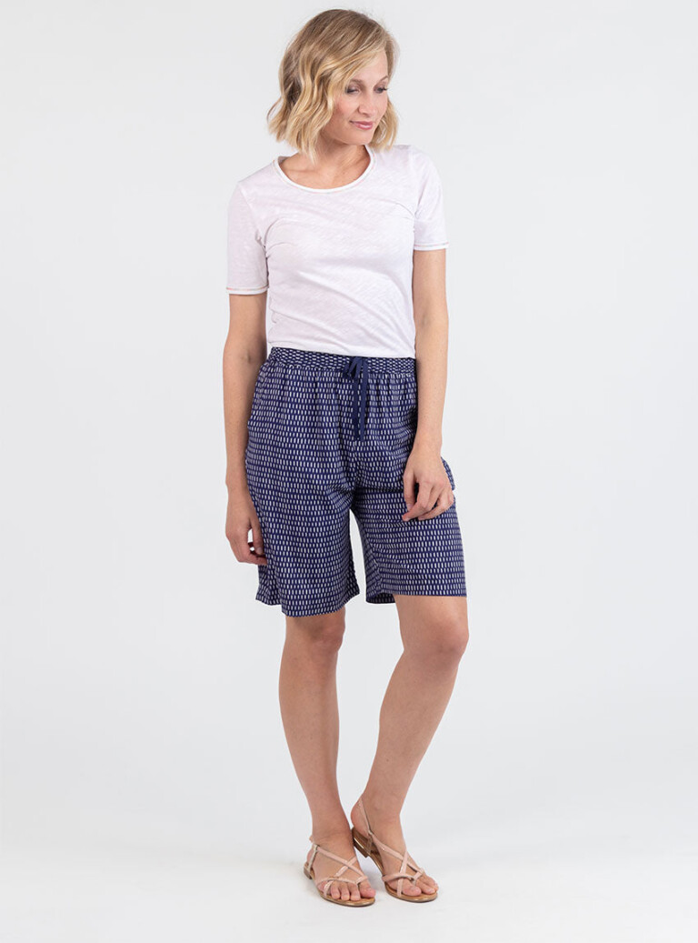 Maison Solfin - Bermuda femme fluide en viscose imprimée graphique bleu – 46