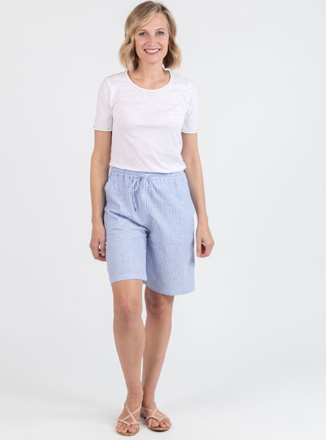 Bermuda femme rayé bleu en lin et coton par la marque MAISON SOLFIN MAISON SOLFIN - Bermuda femme rayé bleu en lin et coton