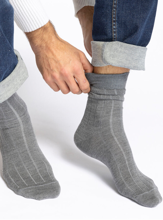 Mi-chaussettes mixtes laine et soie gris clair par la marque MAISON SOLFIN MAISON SOLFIN - Mi-chaussettes mixtes laine et soie gris clair