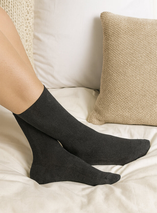 Mi-chaussettes fines en coton gris par la marque MAISON SOLFIN MAISON SOLFIN - Mi-chaussettes fines en coton gris