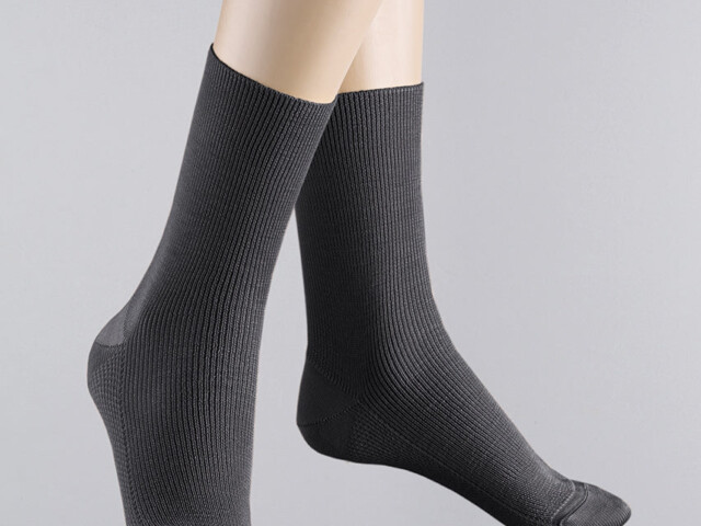 961 GRI 1 mi chaussettes laine gris Maison Solfin - Mi-chaussettes mixte en laine sans élastique grises – 45/46