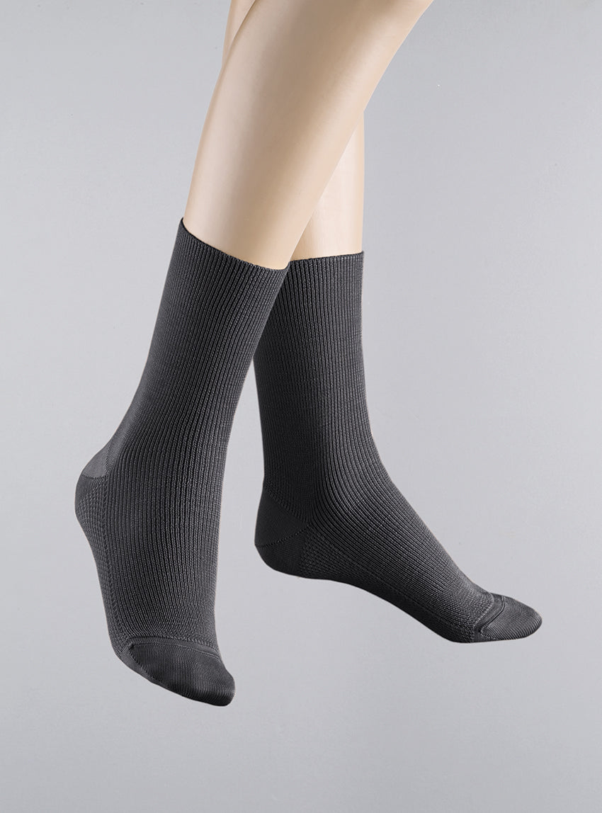 961 GRI 1 mi chaussettes laine gris Maison Solfin - Mi-chaussettes mixte en laine sans élastique grises – 45/46