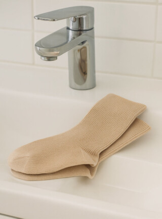 Mi-chaussettes mixte en laine sans élastique blanc naturel par la marque MAISON SOLFIN MAISON SOLFIN - Mi-chaussettes mixte en laine sans élastique blanc naturel