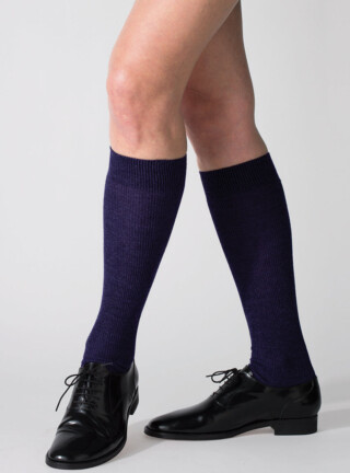 Chaussettes hautes mixte en pure laine bleu marine par la marque MAISON SOLFIN MAISON SOLFIN - Chaussettes hautes mixte en pure laine bleu marine
