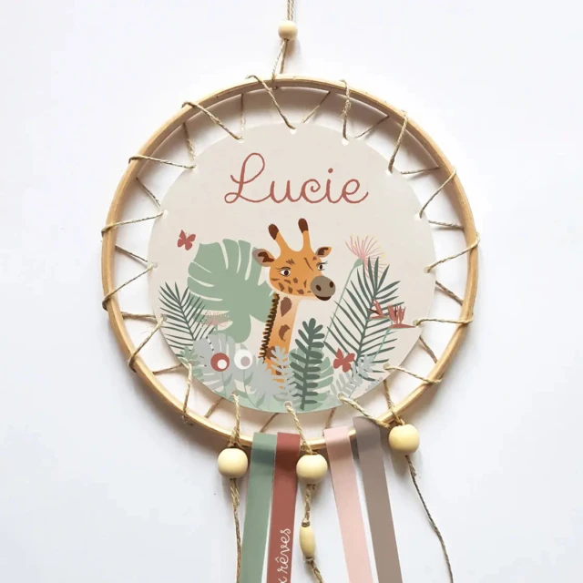Attrape-rêve personnalisé d’une girafe bohème – DIY ou finalisé par la marque L’Atelier BABY’SPHERE L’Atelier BABY’SPHERE - Attrape-rêve personnalisé d’une girafe bohème – DIY ou finalisé