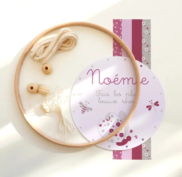 Kit capteur de rêve personnalisé papillons et jolies fleurs par la marque L’Atelier BABY’SPHERE L’Atelier BABY’SPHERE - Kit capteur de rêve personnalisé papillons et jolies fleurs