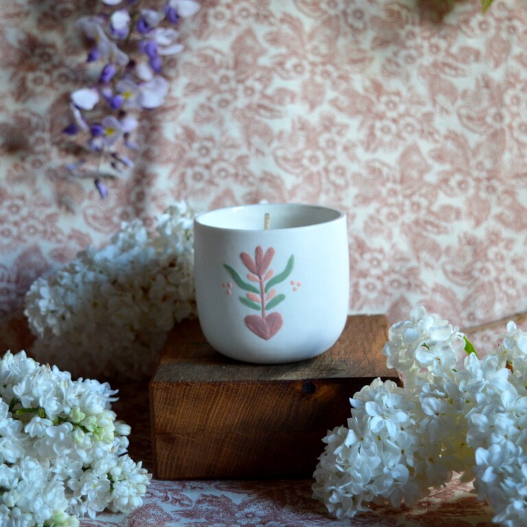 BOUGIE TASSE A CAFE ORIGINES FETE DES MERES 1 Maison Primavera - Bougie tasse à café en porcelaine - Origines – Feuillage rose