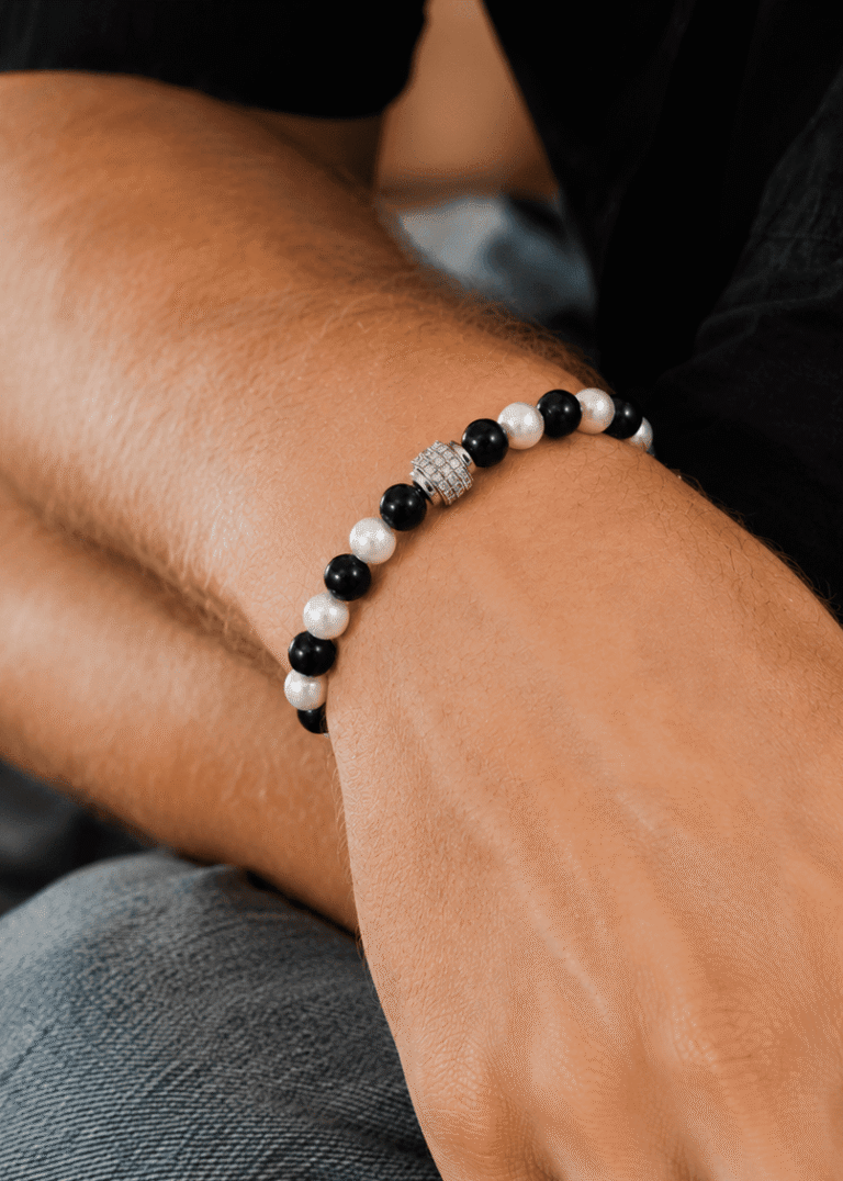 NEIJE - Bracelet Architectural Perles d'eau douces Onyx et Or Blanc – XL (poignet de 19 à 21 cm)